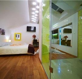 4 bedroom hilltop villa with pool near Jesenice, sleeps 8